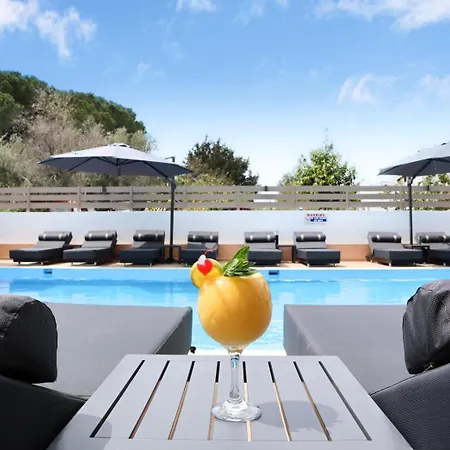 Penelope Pool & Restaurant Hotel *