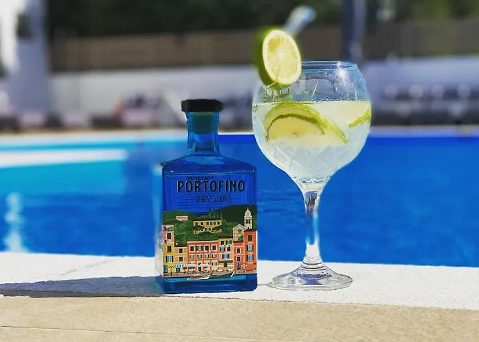 Penelope Pool & Restaurant Hotel *