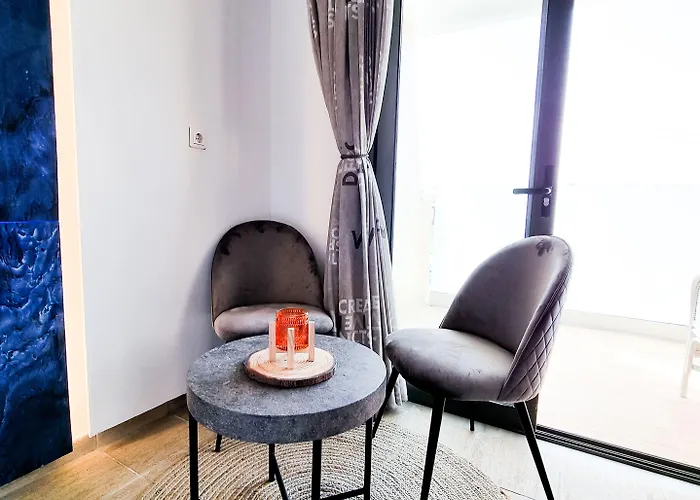 Penelope Pool & Restaurant Hotel *