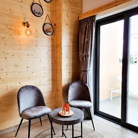 Penelope Hotel *