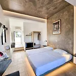 Penelope Hotel *