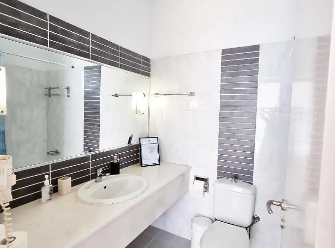 Penelope Hotel *