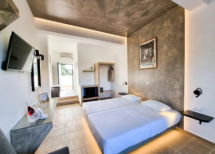 Penelope Hotel *